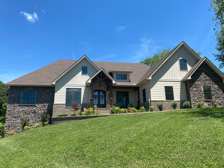 Craftsman Home 1.5 ml from Bristol Motor Speedway Houses for Rent in