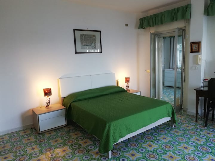 ห้องนอน 1 เชื่อมต่อกับห้องนอน 2 ด้วยประตูกระจกพร้อมผ้าม่านบล็อกแสง

ห้องนอน 1 เชื่อมต่อกับห้องนอน 2 ด้วยประตูกระจกพร้อมผ้าม่านบล็อกแสง