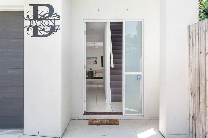 BohemianByron – 5br + pool + firepit (pets OK) gallery image 3