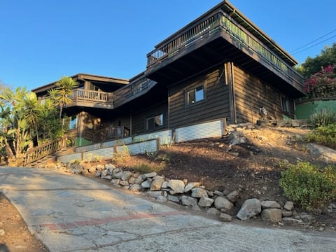 The Tortoise and Hare Hillside Retreat