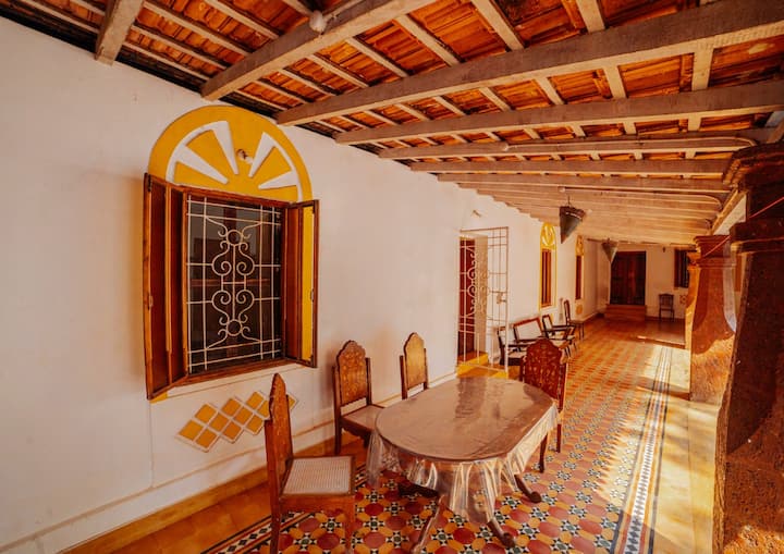 Dining area image 1