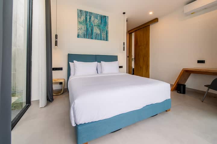 Спалня 1 | Елегантна, уютна и изцяло ваша за спокойни нощи.