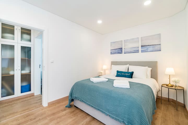 Welcome to this spacious and inviting bedroom with an attached office area. With plenty of natural light, this room is the perfect spot to work, rest and relax. The office area has plenty of desk space and room to spread out.