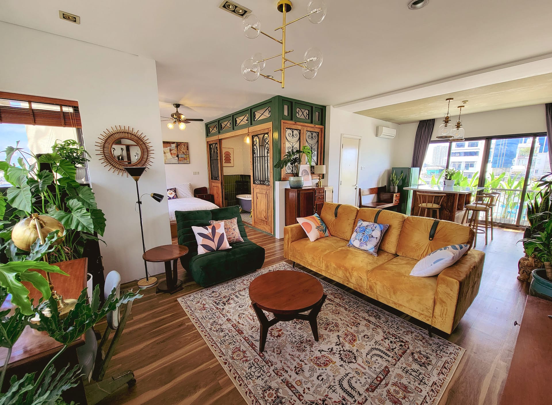 P”m”P.7: Elegant Mid-century Apartment in Downtown