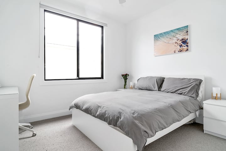 Prvé poschodie - spálňa 3 s manželskou posteľou