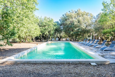 Cosy Cottage for 4, with 14m heated pool, aircon.