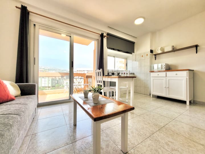 Integrirani dnevni boravak, kuhinja i blagovaonica.

Salón, cocina y comedor integrados.

