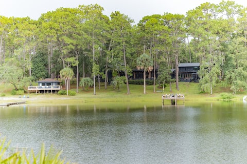 Home in Silver Springs, 67 Acres/3 Houses/18 Beds
