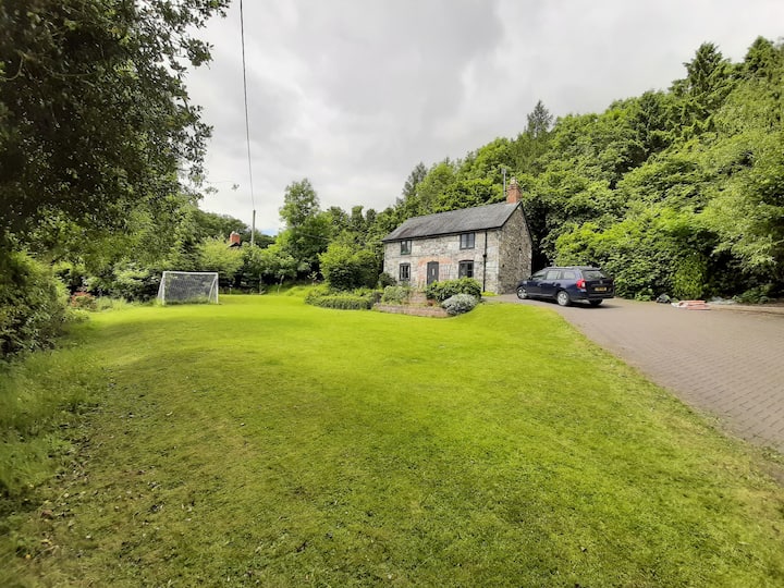 Single room in traditional cottage, breakfast inc. Cottages for Rent