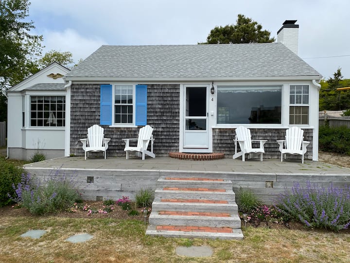 Cozy Oceanview 1BR Cottage Across from the Beach! Cottages for Rent