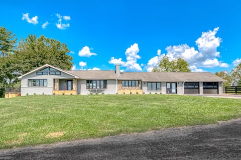 Less than 2 miles from VT, Sleeps 16. Amazing View
