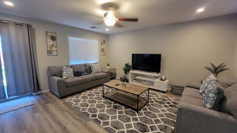 Top performing Airbnb: Charming 4 bed / 3 bath house, full amenities in Peoria