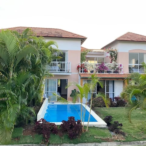 Very well equipped beach house with private pool