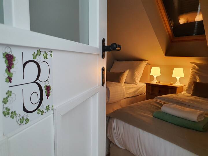 P1 بيت الخزامى في الطابق العلوي الغرفة الثالثة