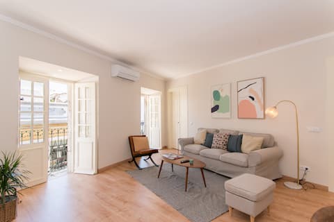 Top Airbnb: Casa Telhados | Historic Center | Private Terrace in União Das Freguesias De Tavira (Santa Maria E Santiago)
