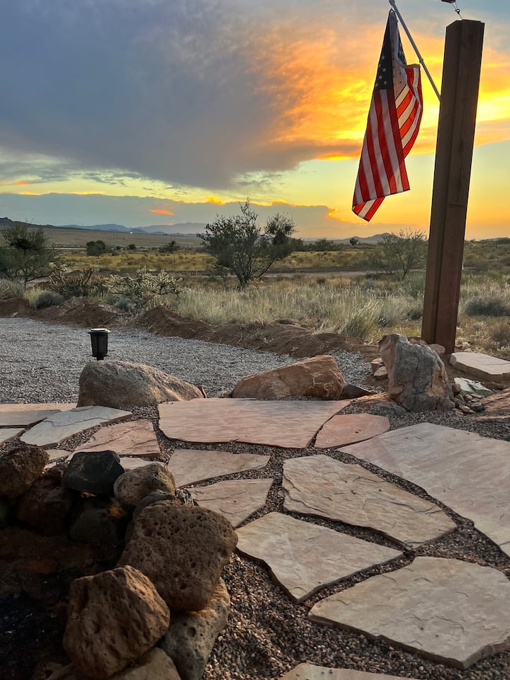 Beautiful Off Grid Glamping Couples Retreat Campers/RVs for Rent in