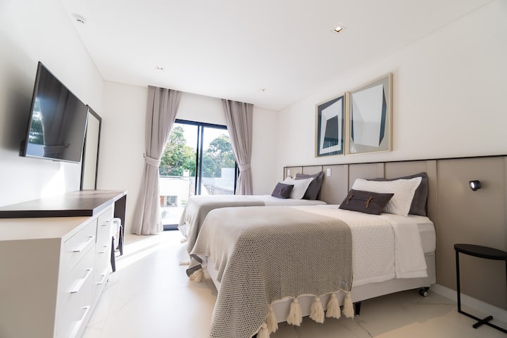 Spálňa  2 (postele môžu byť na požiadanie premenené na manželskú posteľ veľkosti King) 