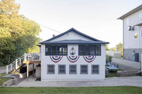 Lakefront home! Water view; perfect family escape!