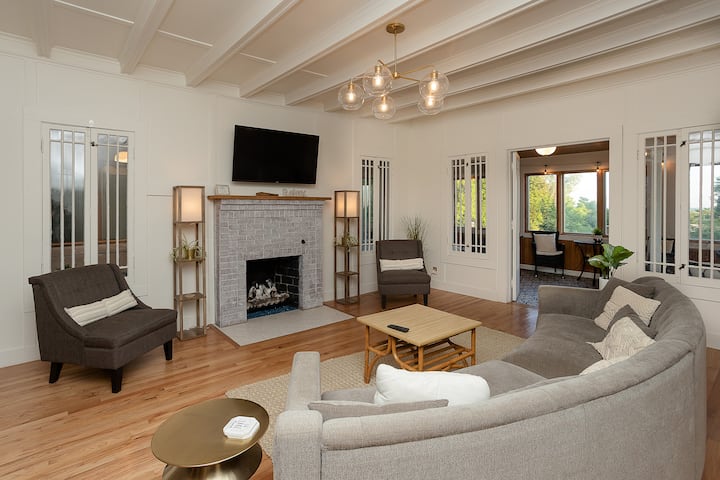 Lakefront Home! Water View; Perfect Family Escape! - Michigan City, IN