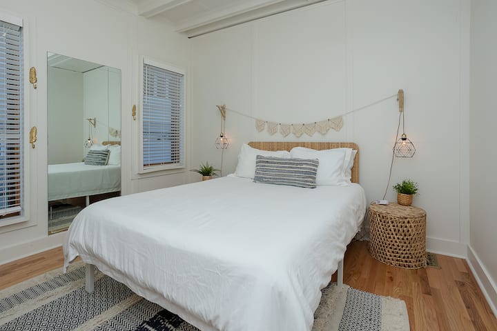 アッパーベッドルーム（クイーンサイズベット）