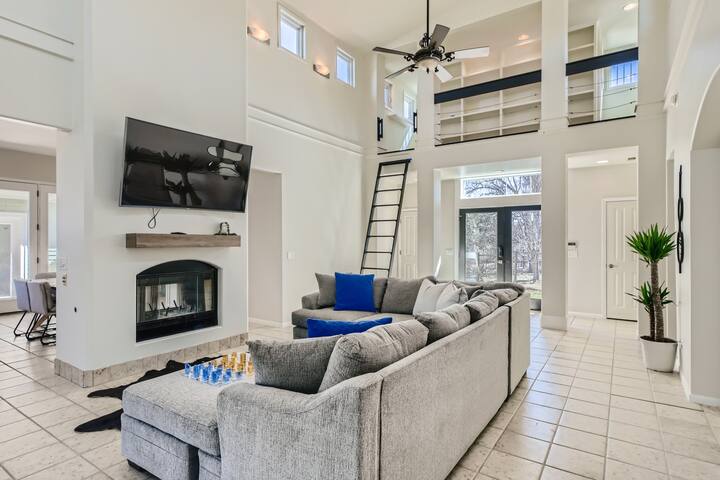 Relaxing Retreat Villa with Pool+Hot Tub+Goats gallery image 2