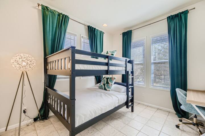 Relaxing Retreat Villa with Pool+Hot Tub+Goats gallery image 5