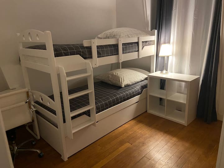 ห้องนอน 2 (Bedroom 2)