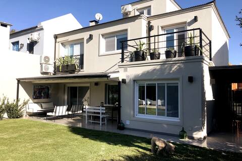 0E-Lindisima house  w/ garden pool, Tigre
