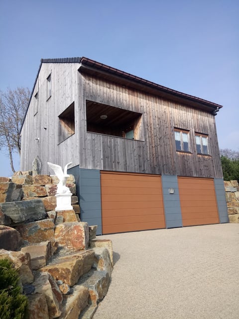 Comfortable house with free parking on the premises