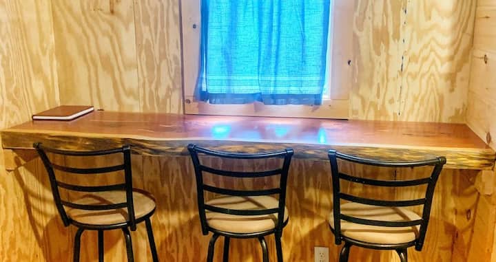 Delightful Tiny Home/hunting Cabin 1 - Rugby, TN