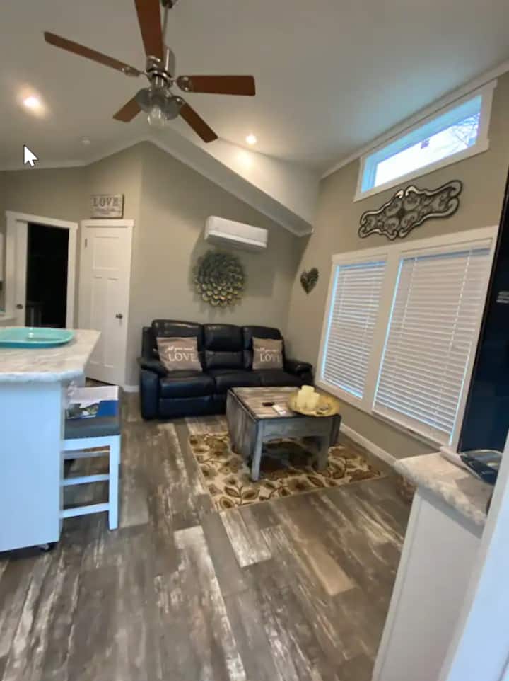Charming Blue Tiny Home - Free Sup, Kayak, & More! - Lake Buchanan, TX