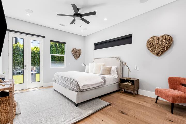 Gorgeous Modern Farmhouse w/pool, office, outdoor gallery image 2