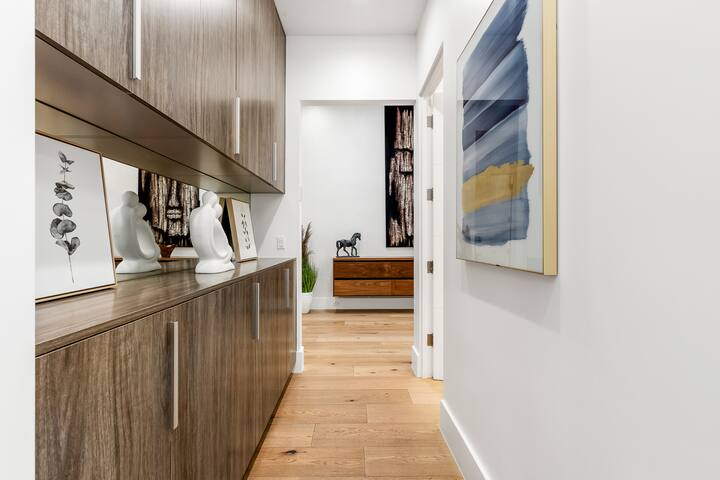 Gorgeous Modern Farmhouse w/pool, office, outdoor gallery image 4