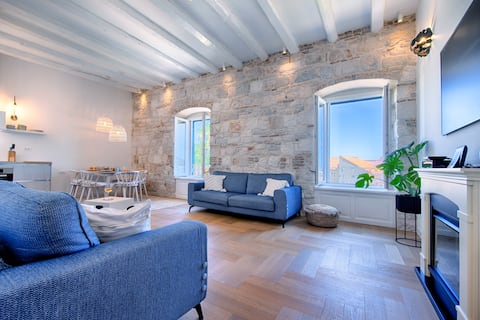 Successful Airbnb property: Apartment Tomazina (central, heritage, seaview) in Grad Vis