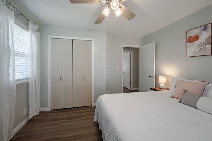 Bedroom 2 - king size memory foam mattress (soft firmness)