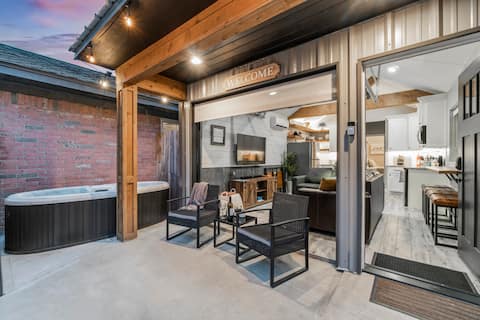 *HOT TUB* | Spacious 400 SF Tiny Home Experience!
