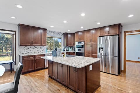 Large Home on 2acres In the City