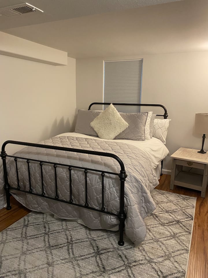 חדר שינה 2. מיטת קווין