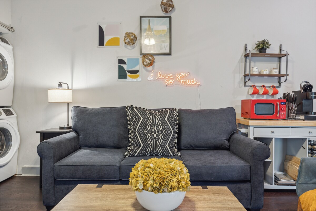 Trendy ATX Home, Walking Distance to Downtown!
