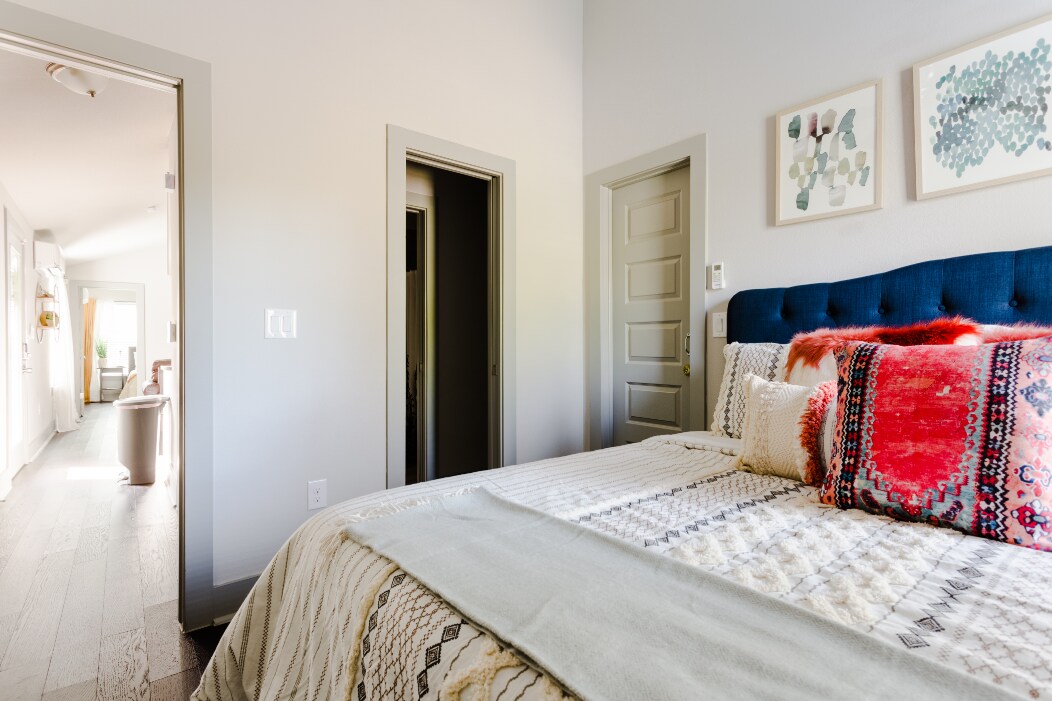 Trendy ATX Home, Walking Distance to Downtown!