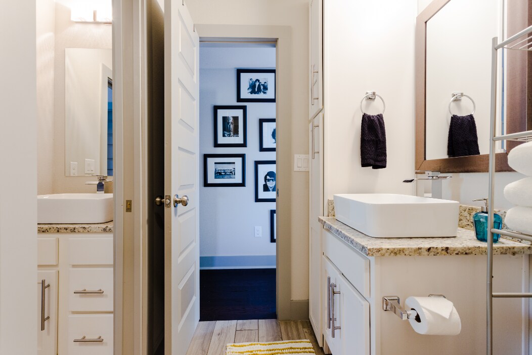 Trendy ATX Home, Walking Distance to Downtown!