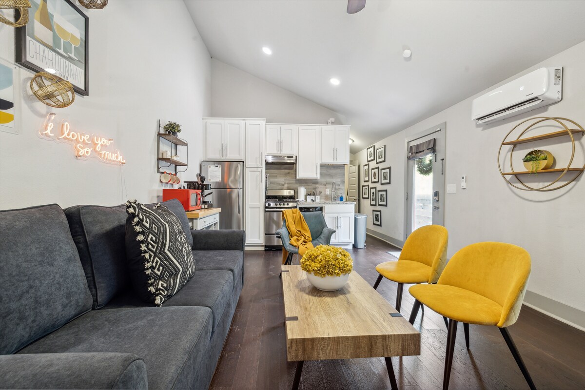 Trendy ATX Home, Walking Distance to Downtown!