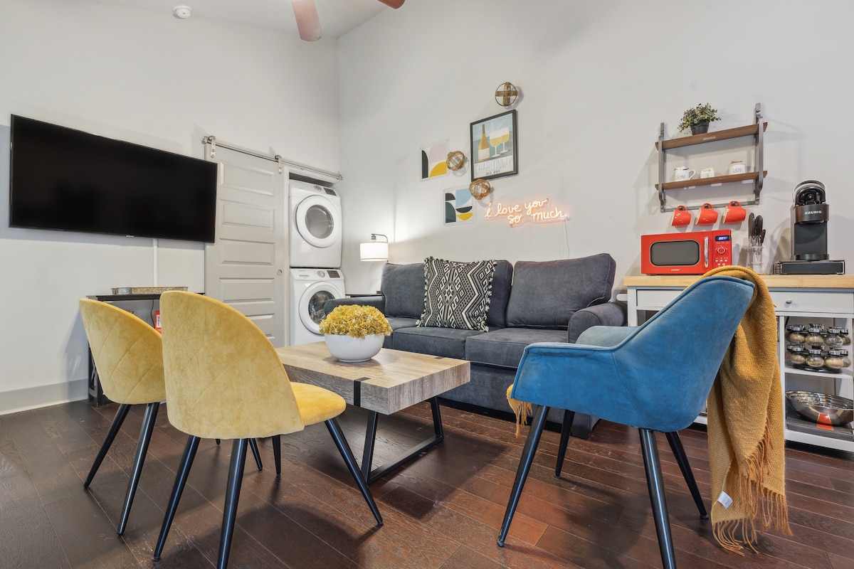 Trendy ATX Home, Walking Distance to Downtown!
