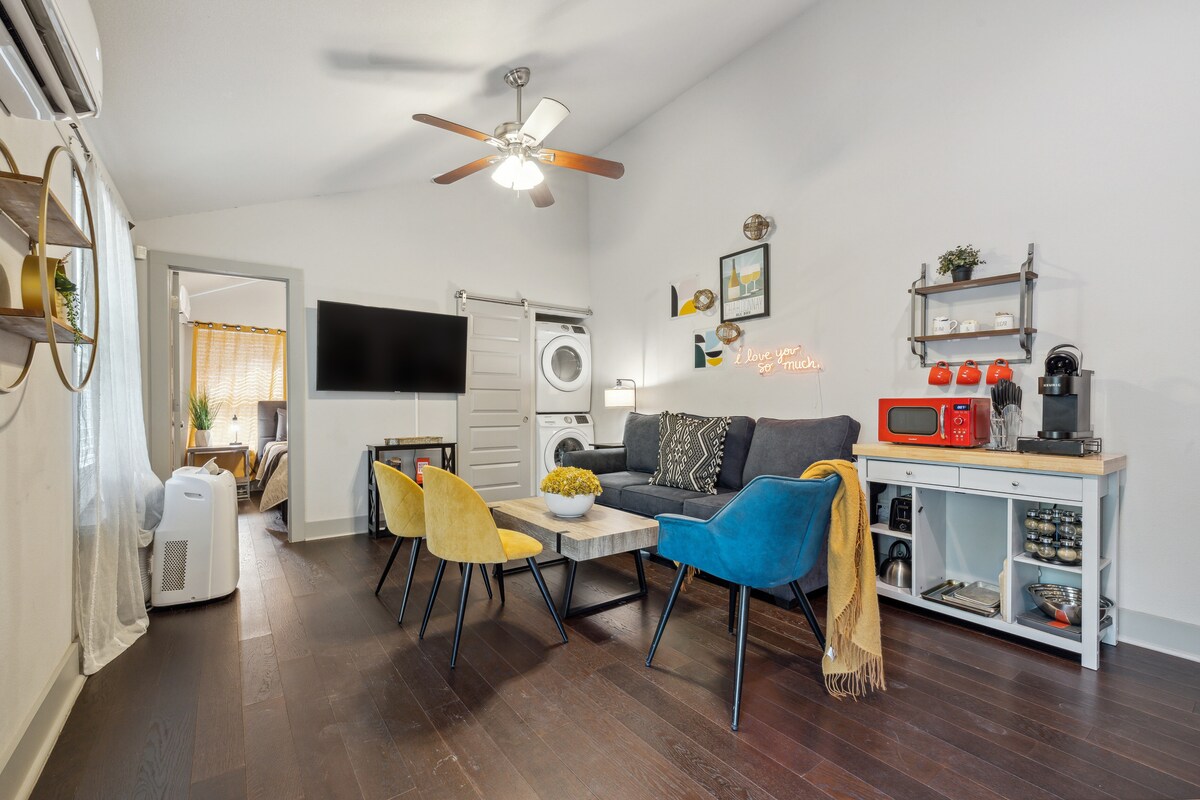 Trendy ATX Home, Walking Distance to Downtown!