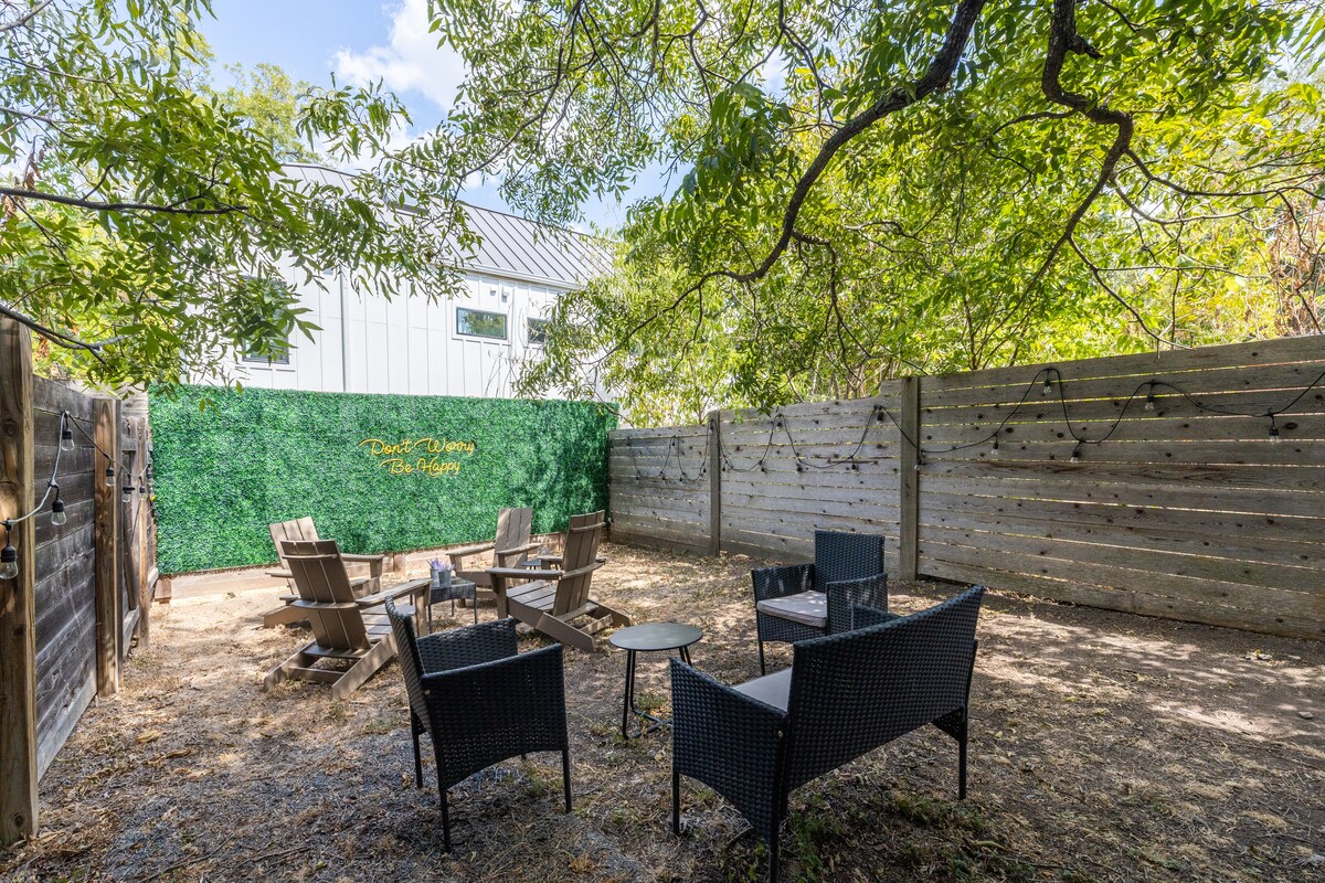 Trendy ATX Home, Walking Distance to Downtown!
