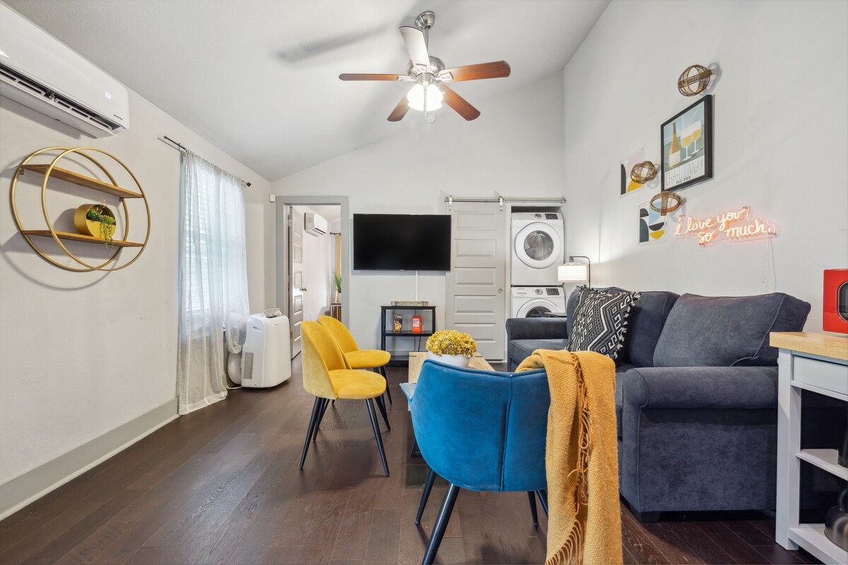 Trendy ATX Home, Walking Distance to Downtown!