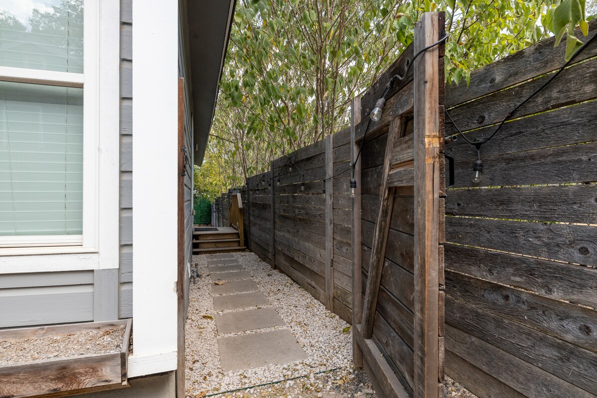 Trendy ATX Home, Walking Distance to Downtown!