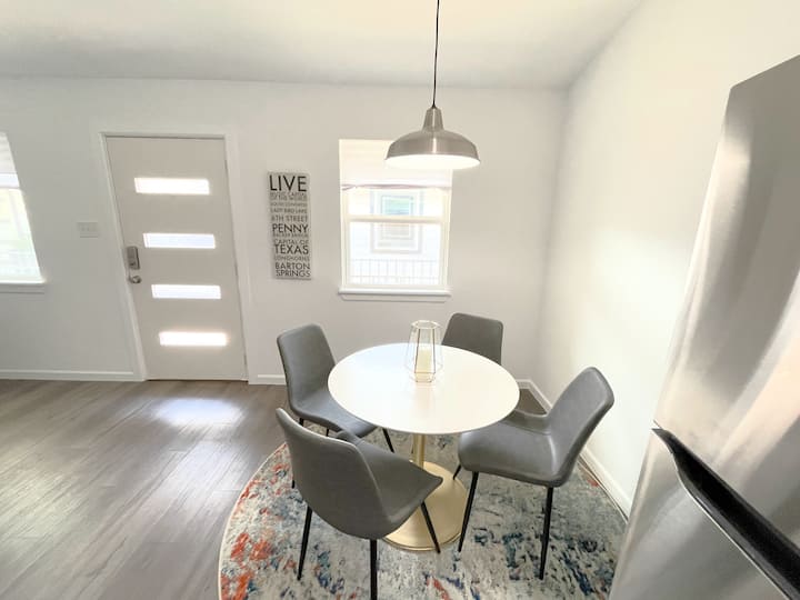 Bright Renovated Condo, Minutes From Ut/downtown - Austin, TX