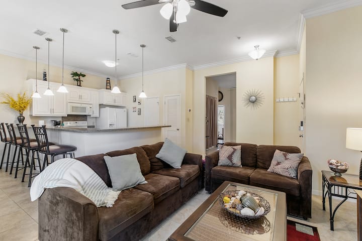 Spacious 3 Bedroom Condo W/ A Pool & Great Sunsets - South Padre Island, TX