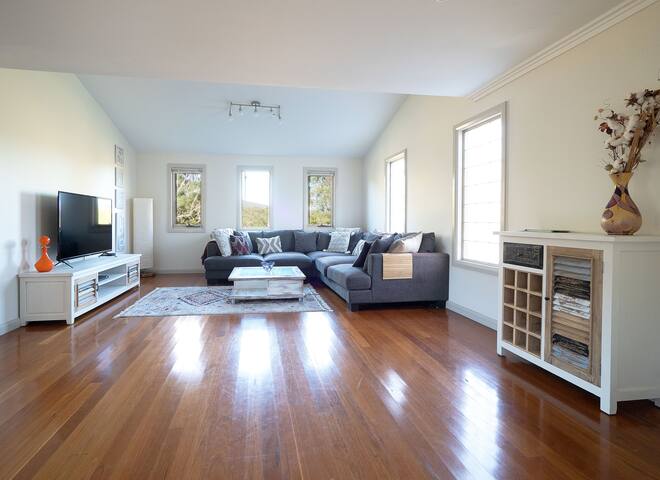 Tranquil home near Blueys Beach l Fun&relaxation! gallery image 4